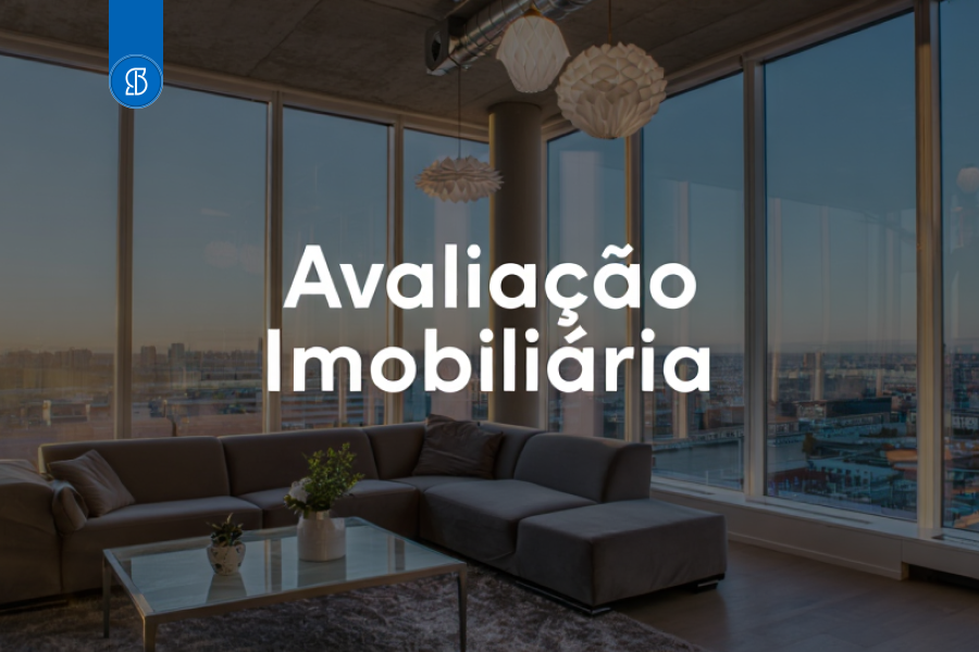 Foto da sala de um apartamento com a escrita Avaliação Imobiliária.